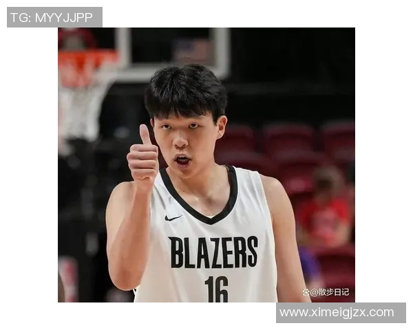 杨瀚森穿个人专属配色战靴打揭幕战，鞋舌上有致敬故宫的元素